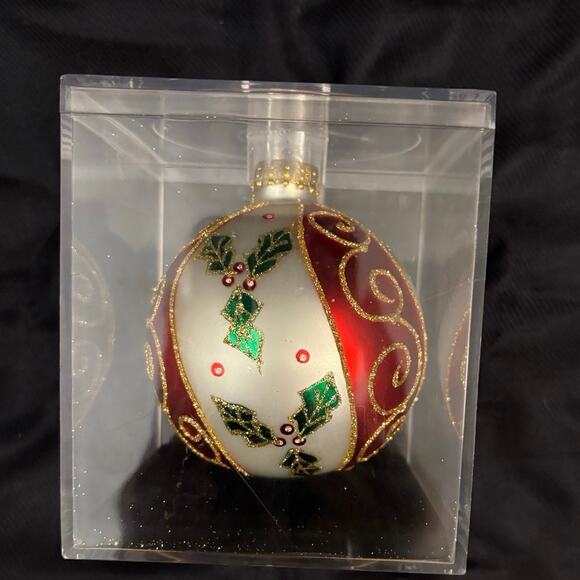 Designers Studio Handcrafted Glass Christmas Ornament in Case - Picture 4 of 8